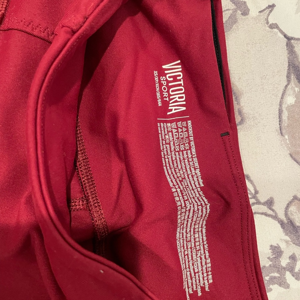 Victoria Sport maroon leggings